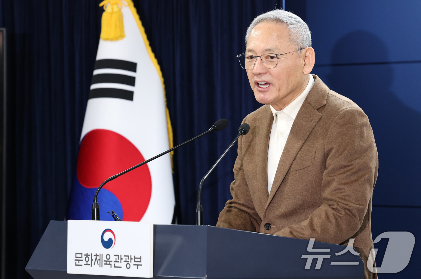 (서울=뉴스1) 임세영 기자 = 유인촌 문화체육관광부 장관이 6일 서울 종로구 정부서울청사에서 열린 문화·체육·관광분야 중장기 핵심프로젝트 발표 브리핑에서 발언을 하고 있다. 20 …