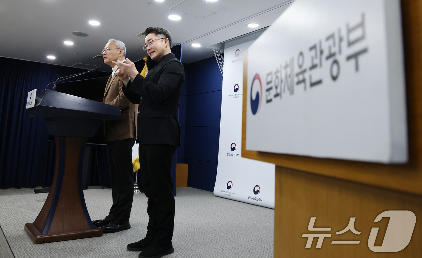 (서울=뉴스1) 임세영 기자 = 유인촌 문화체육관광부 장관이 6일 서울 종로구 정부서울청사에서 열린 문화·체육·관광분야 중장기 핵심프로젝트 발표 브리핑에서 발언을 하고 있다. 20 …