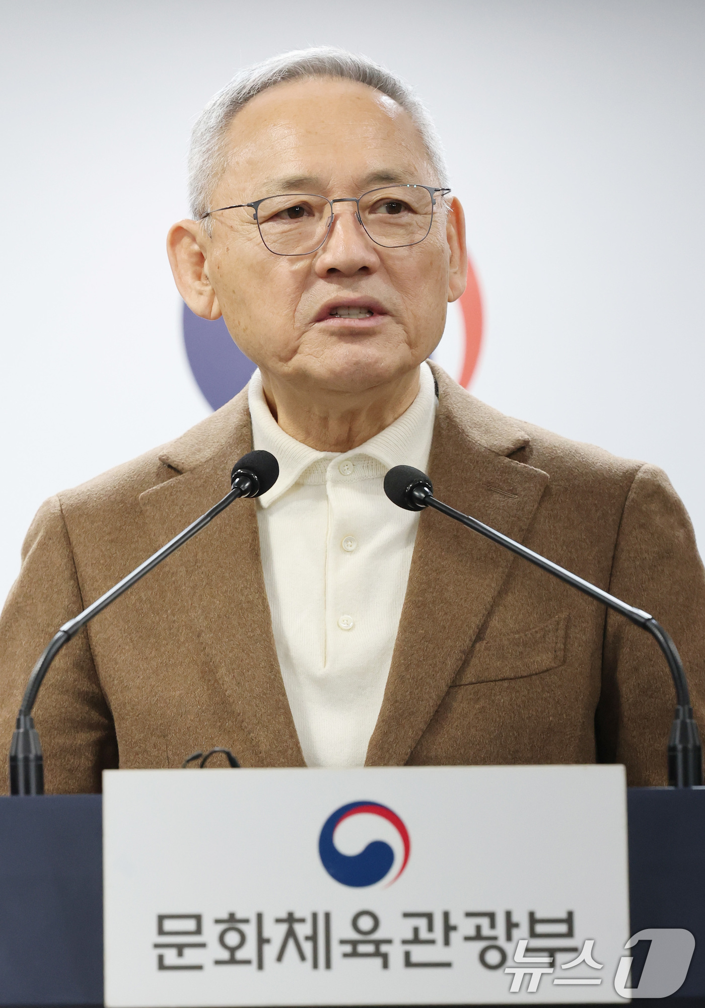 (서울=뉴스1) 임세영 기자 = 유인촌 문화체육관광부 장관이 6일 서울 종로구 정부서울청사에서 열린 문화·체육·관광분야 중장기 핵심프로젝트 발표 브리핑에서 발언을 하고 있다. 20 …
