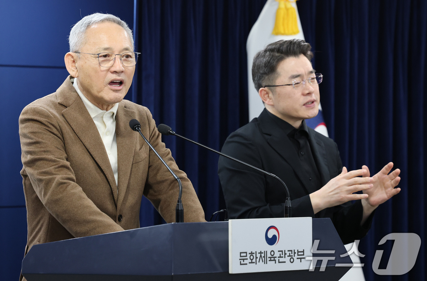 (서울=뉴스1) 임세영 기자 = 유인촌 문화체육관광부 장관이 6일 서울 종로구 정부서울청사에서 열린 문화·체육·관광분야 중장기 핵심프로젝트 발표 브리핑에서 발언을 하고 있다. 20 …