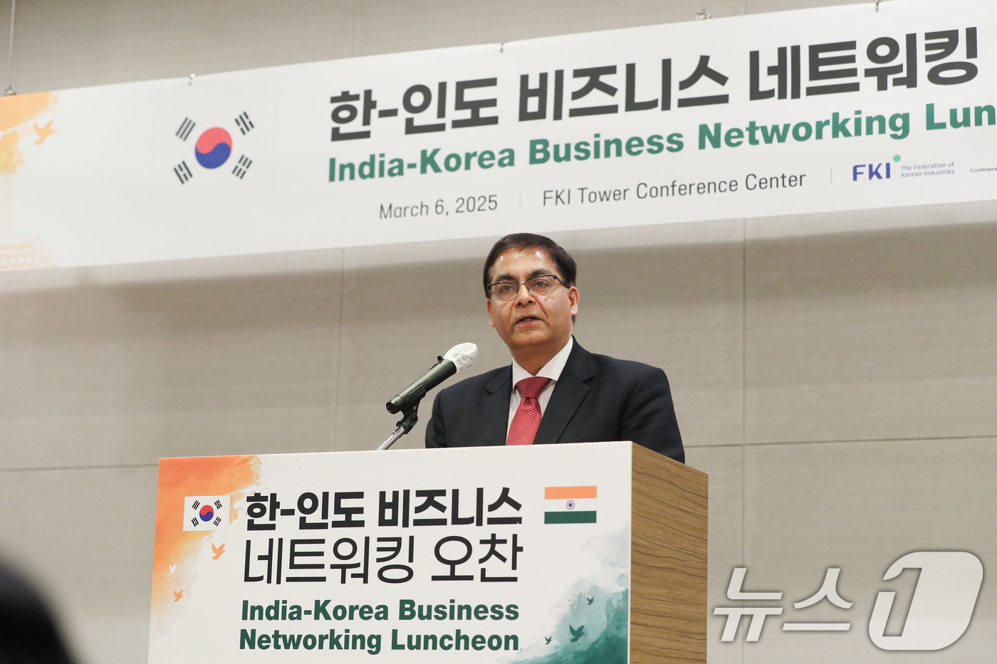 (서울=뉴스1) = 아밋 쿠마르 주한인도대사가 6일 서울 영등포구 FKI타워 컨퍼런스센터에서 열린 '한-인도 비즈니스 네트워킹 오찬'에 참석해 인사말을 하고 있다. (한국경제인협회 …