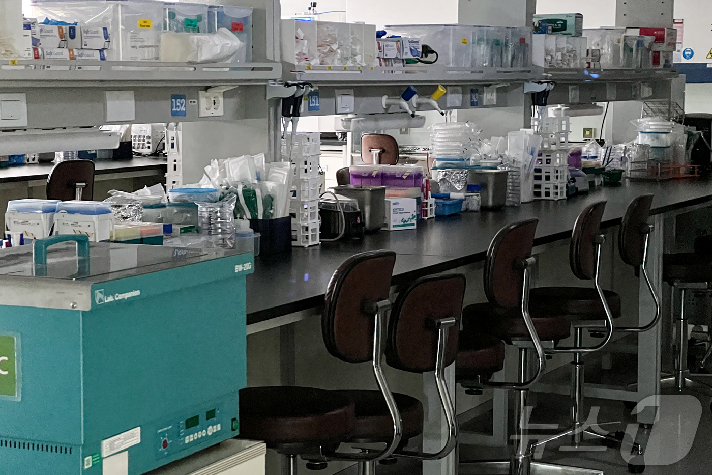 (서울=뉴스1) 김도우 기자 = 교육부와 의대 총장·학장들이 7일 2026학년도 의대 모집인원을 증원 전 수준인 2024학년도 정원(3058명)으로 동결하는 방안을 공동 선언하기 …