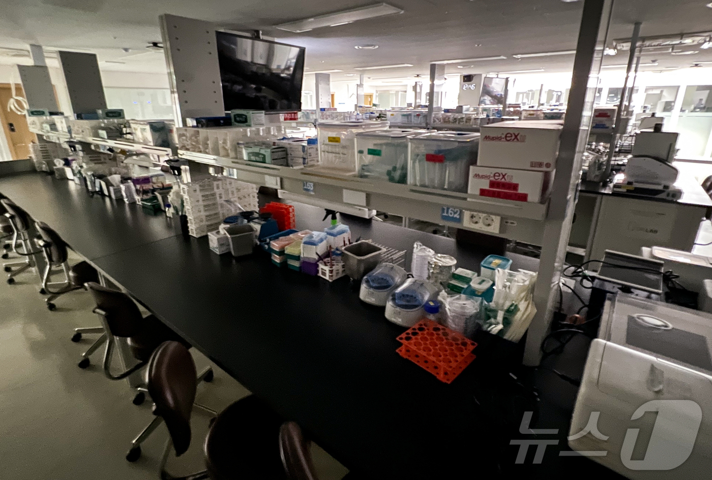 (서울=뉴스1) 김도우 기자 = 교육부와 의대 총장·학장들이 7일 2026학년도 의대 모집인원을 증원 전 수준인 2024학년도 정원(3058명)으로 동결하는 방안을 공동 선언하기 …