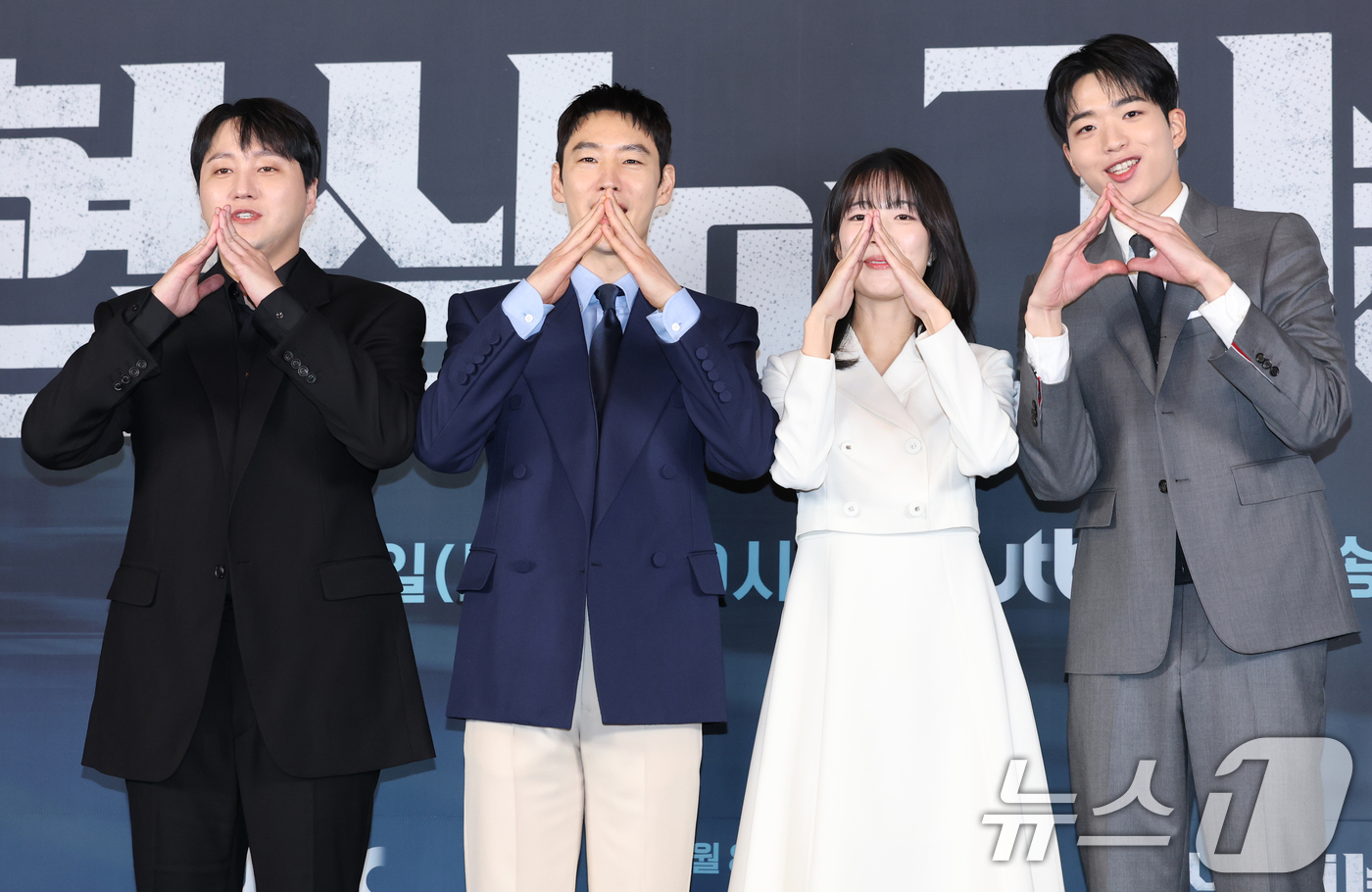 (서울=뉴스1) 권현진 기자 = 배우 김대명(왼쪽부터)과 이제훈, 안현호, 차강윤이 6일 서울 구로구 라마다서울 신도림 호텔에서 열린 JTBC 새 토일드라마 ‘협상의 기술’ 제작발 …