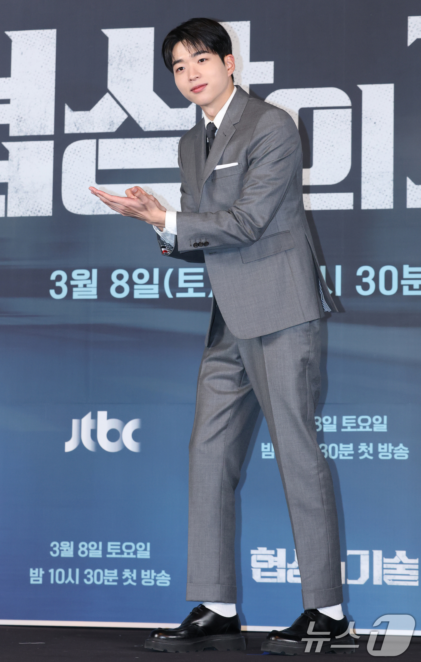 (서울=뉴스1) 권현진 기자 = 배우 차강윤이 6일 서울 구로구 라마다서울 신도림 호텔에서 열린 JTBC 새 토일드라마 ‘협상의 기술’ 제작발표회에 참석해 포즈를 취하고 있다.‘협 …