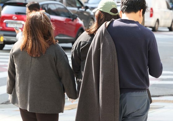 낮 최고 '15도' 포근…부산·울산 등 일부 지역 비[오늘날씨]
