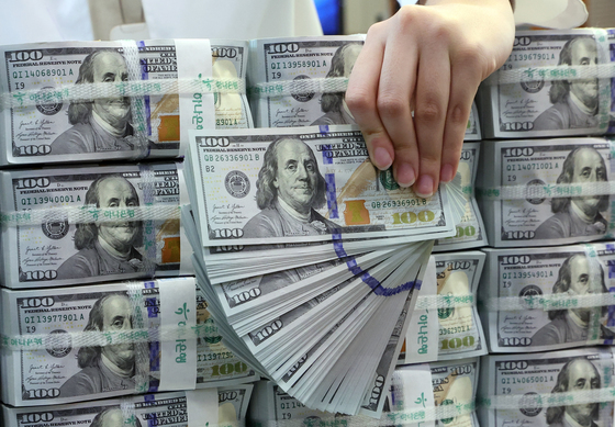 달러보험, '환차익'만 노리다 낭패…금감원 소비자 경보 발령