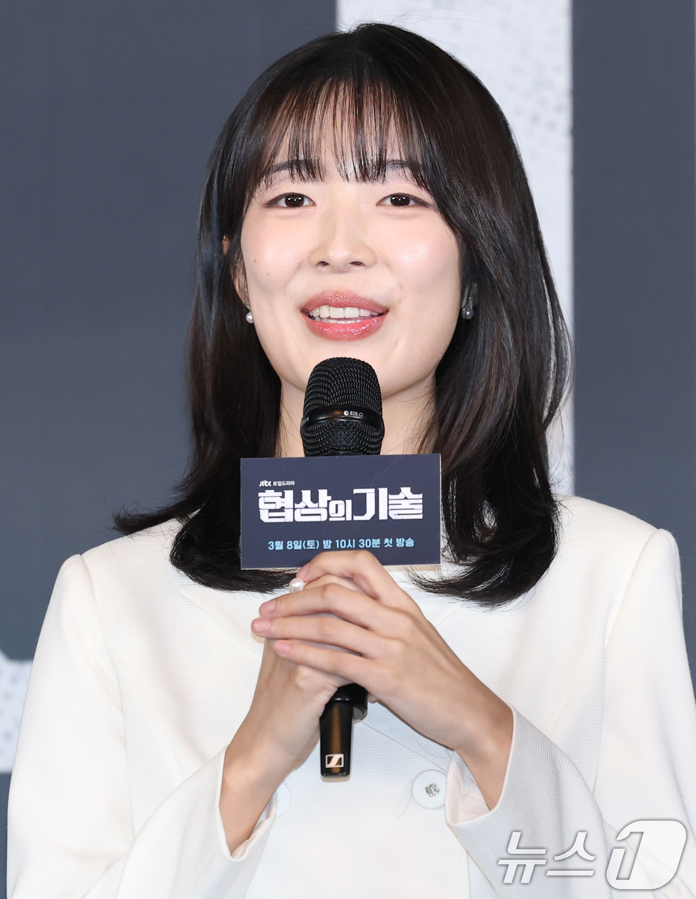 (서울=뉴스1) 권현진 기자 = 배우 안현호가 6일 서울 구로구 라마다서울 신도림 호텔에서 열린 JTBC 새 토일드라마 ‘협상의 기술’ 제작발표회에 참석해 인사말을 하고 있다.‘협 …