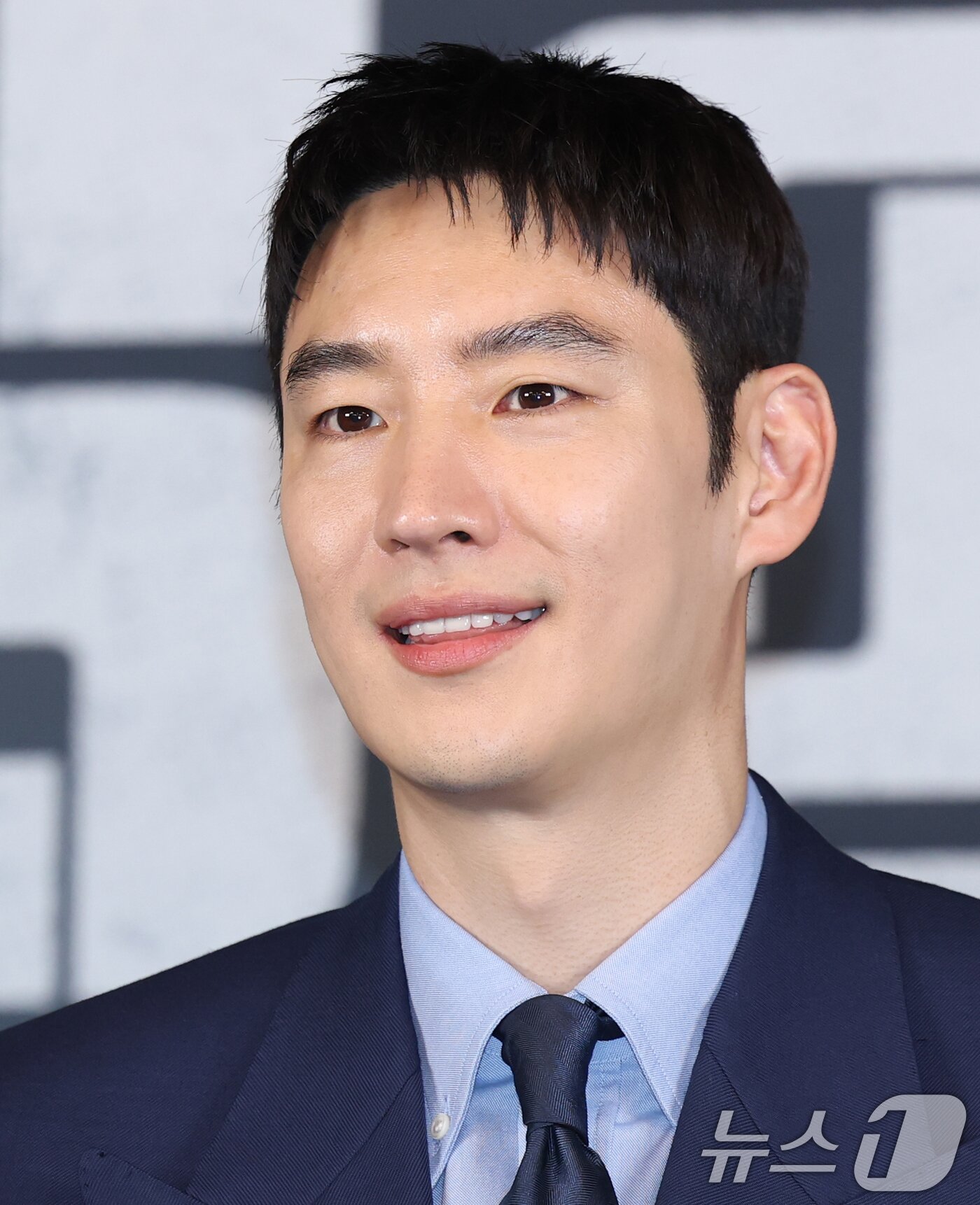 본문 이미지 - 배우 이제훈이 6일 서울 구로구 라마다서울 신도림 호텔에서 열린 JTBC 새 토일드라마 ‘협상의 기술’ 제작발표회에 참석해 매력을 발산하고 있다. ‘협상의 기술’은 전설의 협상가로 불리는 대기업의 M&A 전문가와 그 팀의 활약상을 그리는 드라마다. 2025.3.6/뉴스1 ⓒ News1 권현진 기자