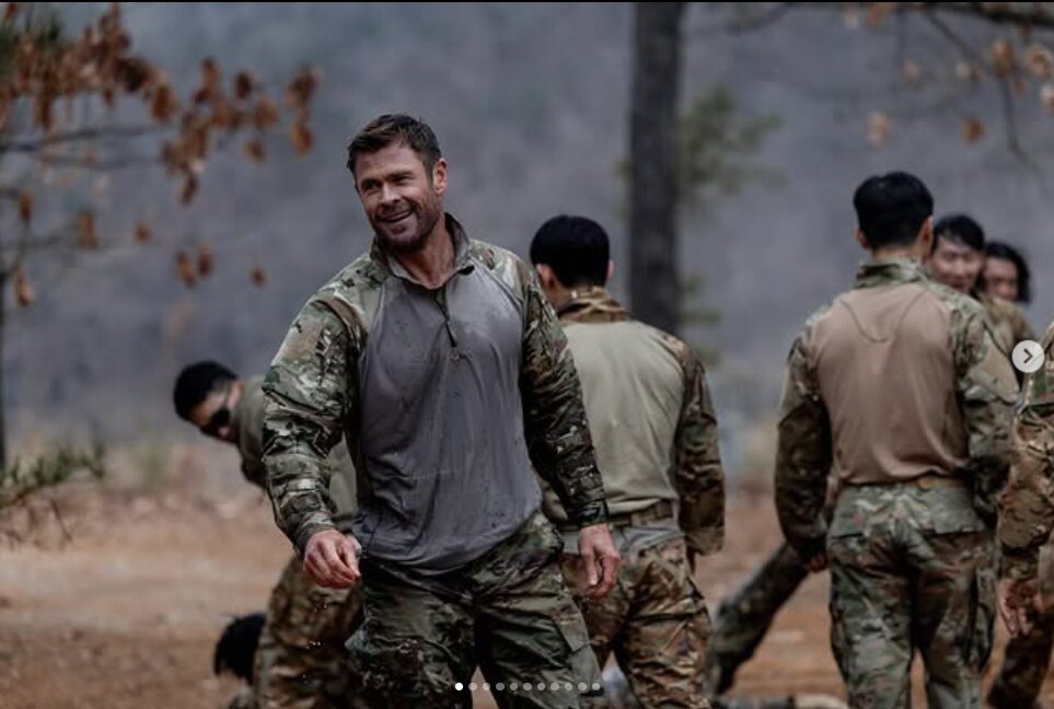 본문 이미지 - 크리스 햄스워스 인스타그램 캡처