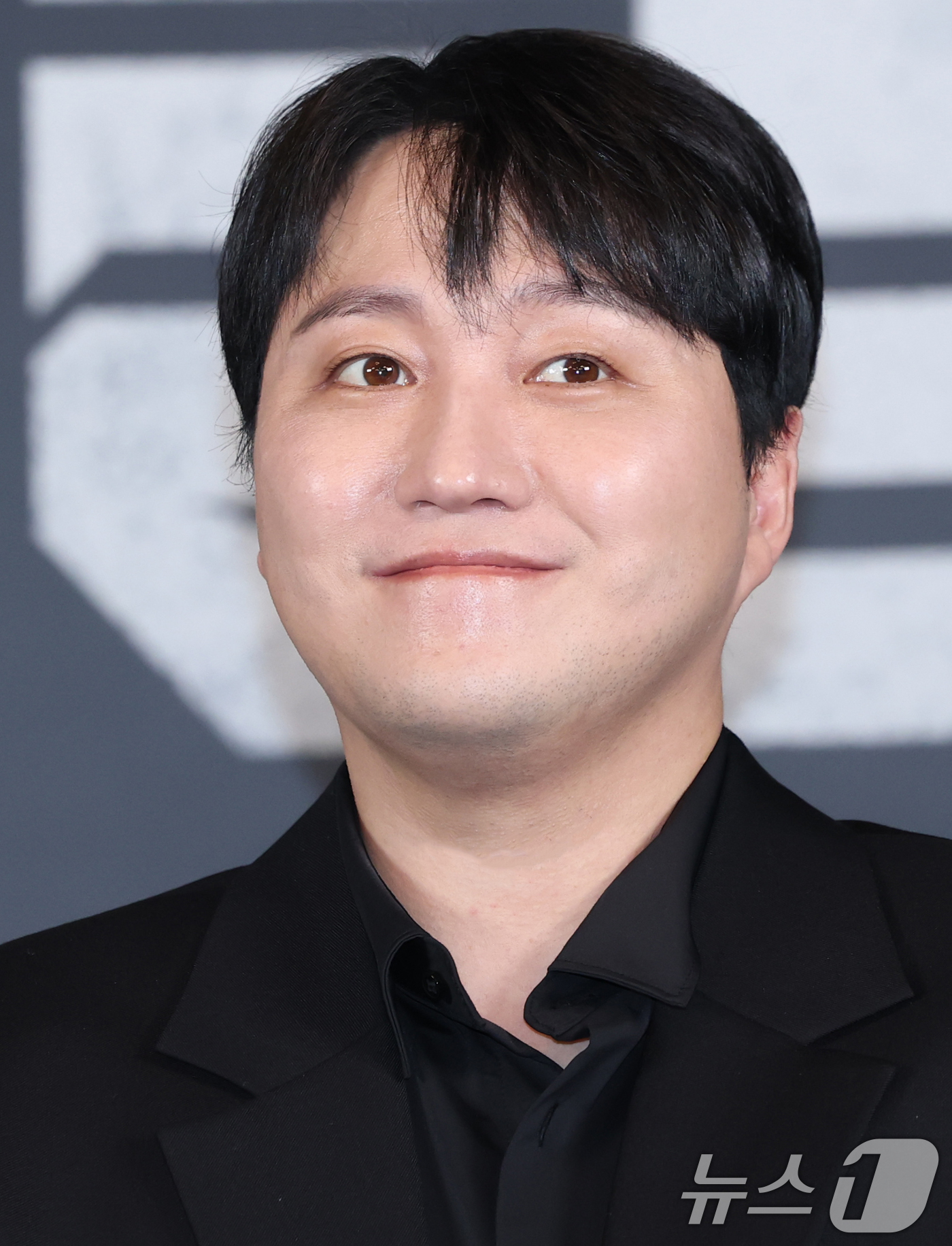 (서울=뉴스1) 권현진 기자 = 배우 김대명이 6일 서울 구로구 라마다서울 신도림 호텔에서 열린 JTBC 새 토일드라마 ‘협상의 기술’ 제작발표회에 참석해 미소를 짓고 있다.‘협상 …