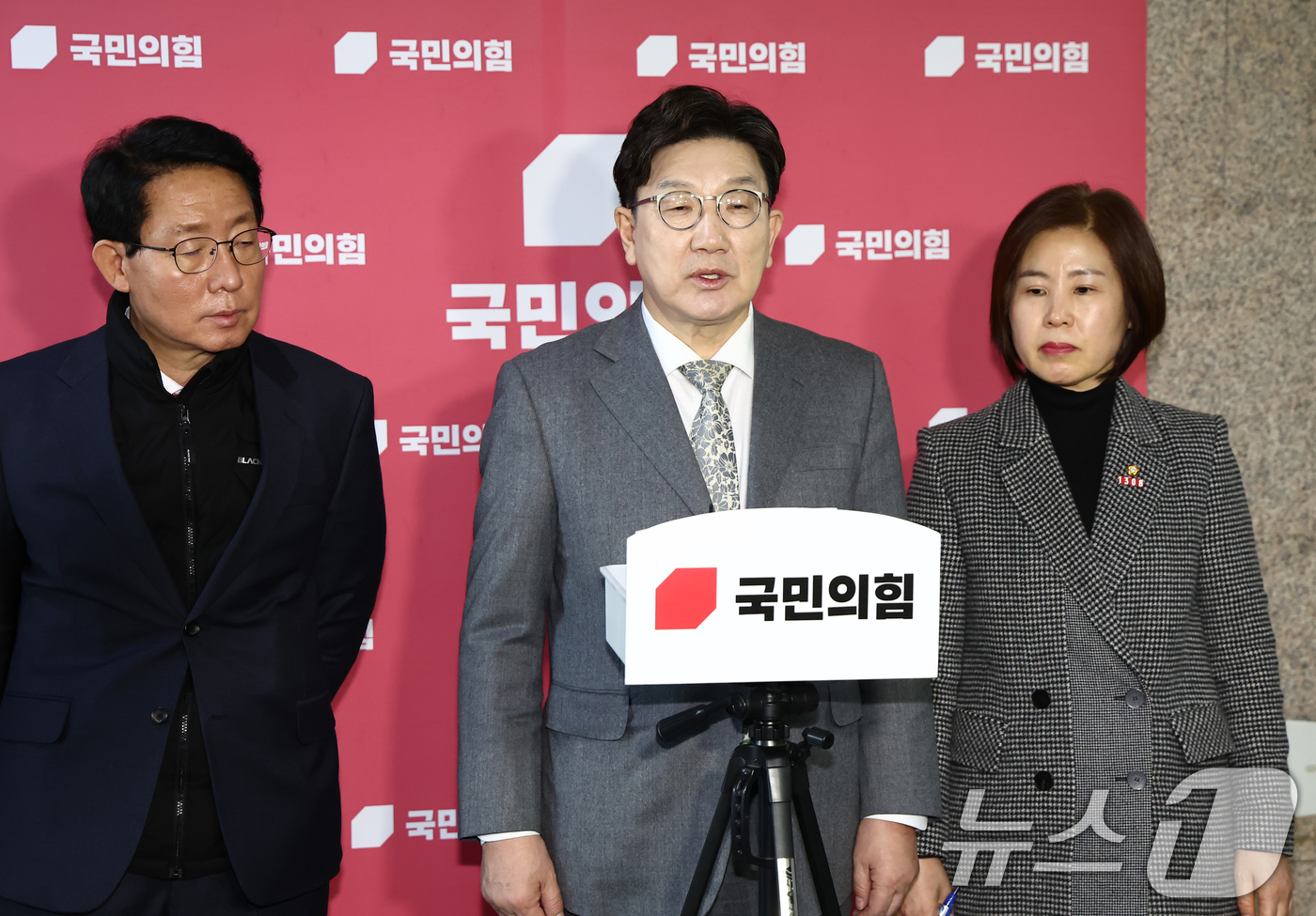 (서울=뉴스1) 김민지 기자 = 권성동 국민의힘 원내대표가 6일 오후 서울 여의도 국회에서 의료인력 수급 관련 브리핑을 하고 있다. 2025.3.6/뉴스1