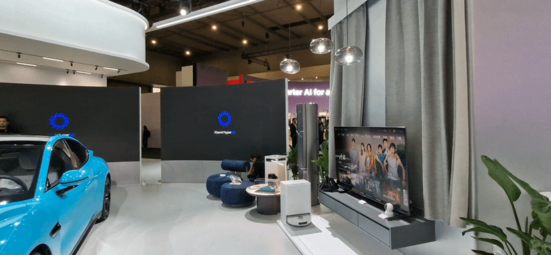 본문 이미지 - 샤오미 &#39;SU7 맥스&#39;에 탑승한 상태로 AI 비서 &#39;샤오아이&#39;에게 집 안에 있는 커튼을 닫아 달라고 명령한 모습. 2025.03.05. ⓒ 뉴스1 신은빈 기자