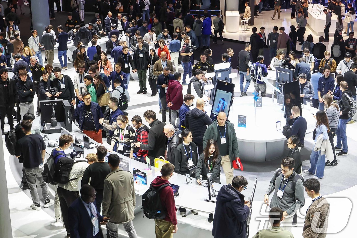 (바르셀로나(스페인)=뉴스1) 민경석 기자 = 6일(현지시간) 스페인 바르셀로나 피라 그란 비아 전시장에서 열린 '모바일 월드 콩그레스(MWC) 2025'가 폐막일임에도 불구하고 …