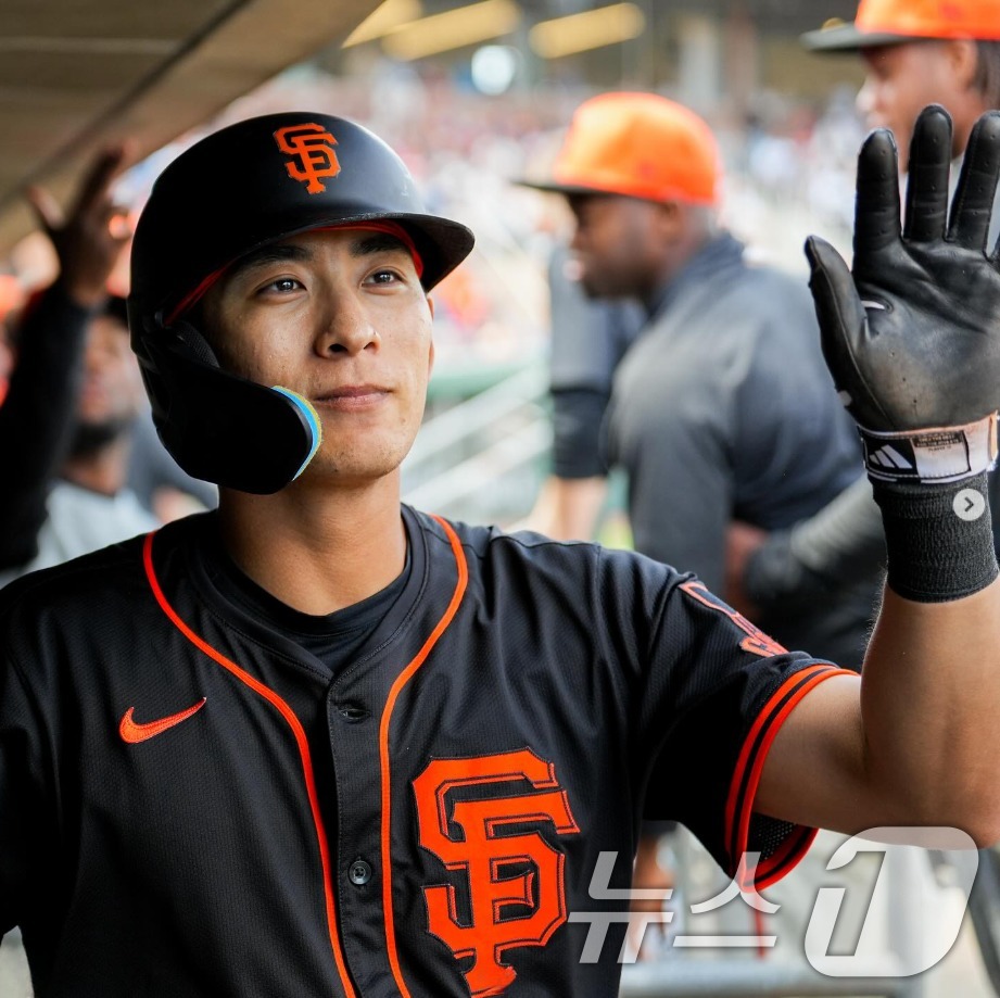 (서울=뉴스1) 김진환 기자 = 미국 프로야구(MLB) 샌프란시스코 자이언츠의 이정후가 시범경기 2호 홈런을 터뜨렸다.이정후는 7일(한국시간) 미국 애리조나 글렌데일 스코츠데일 스 …