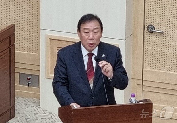 본문 이미지 - 시정질문에 답하는 최민호 세종시장. ⓒ News1 장동열 기자