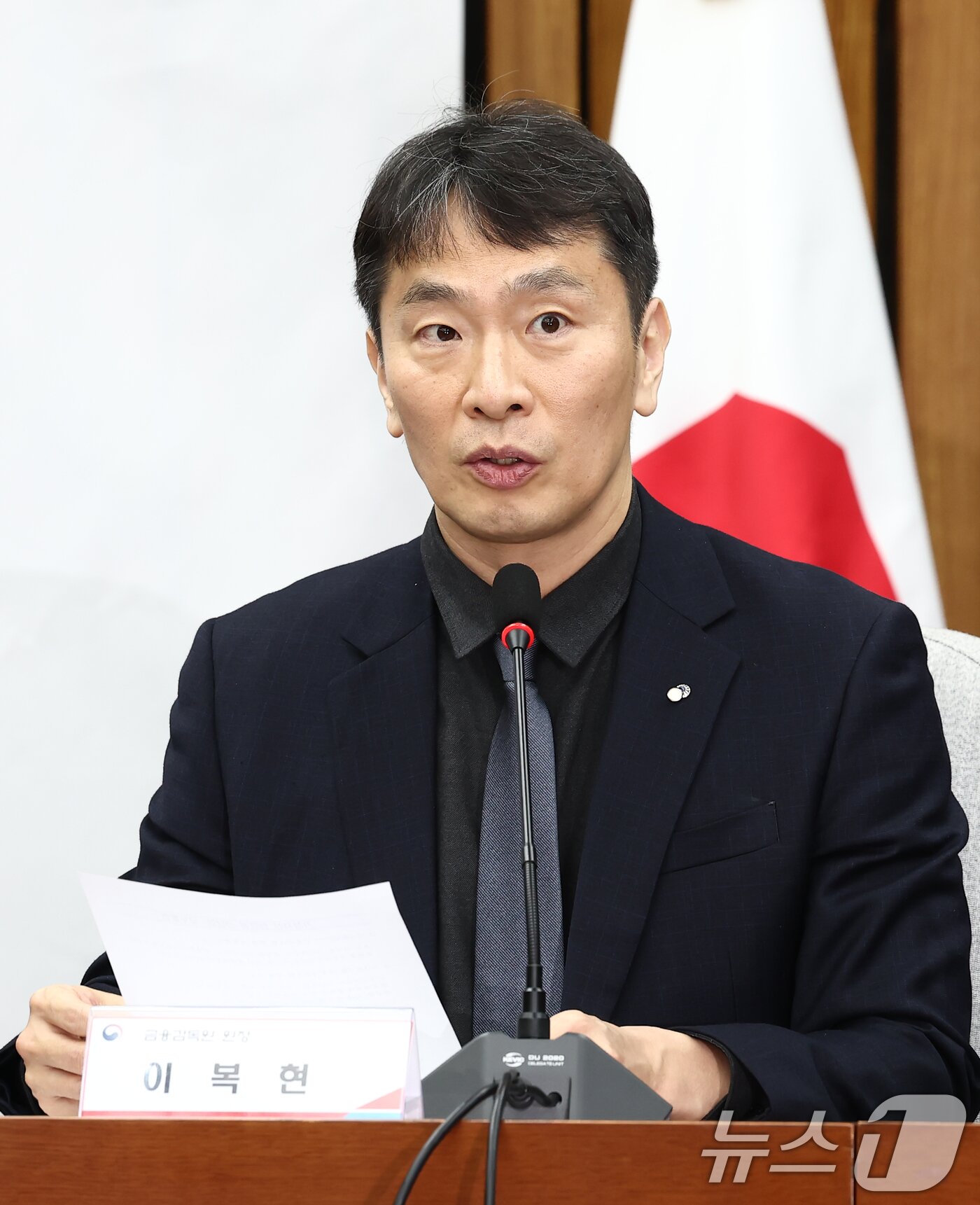 본문 이미지 - 이복현 금융감독원장이 7일 오전 서울 여의도 국회에서 열린 &#39;가상자산시장의 건전한 발전을 위한 정책과제&#39; 민당정 간담회에서 발언하고 있다. 2025.3.7/뉴스1 ⓒ News1 김민지 기자