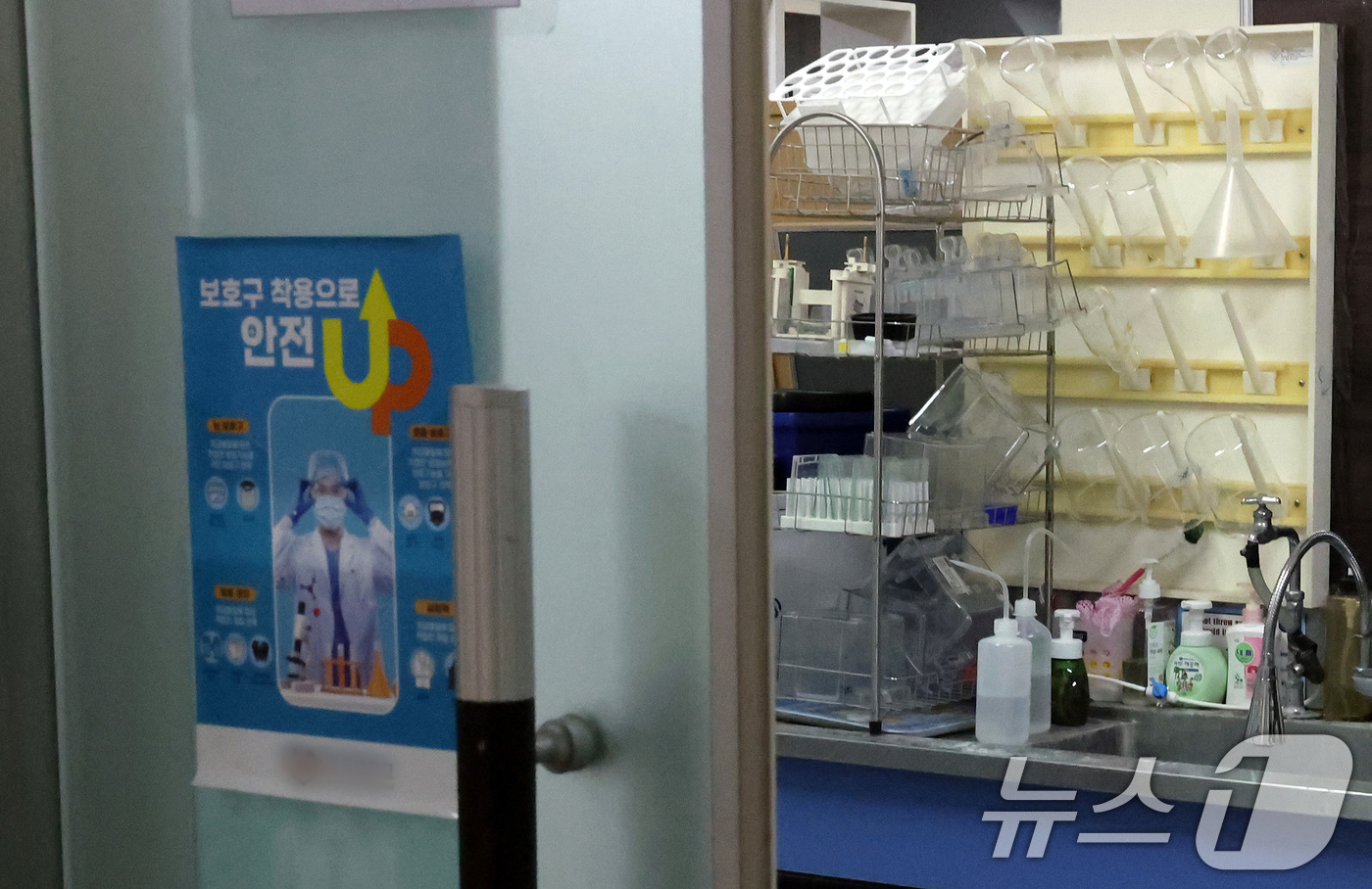 (서울=뉴스1) 이동해 기자 = 정부가 의대 교육 정상화 방안을 발표할 예정인 7일 서울 시내 한 의과대학의 모습.정부는 1년 넘게 휴학 중인 의대생들의 3월 복귀를 전제로 의대 …