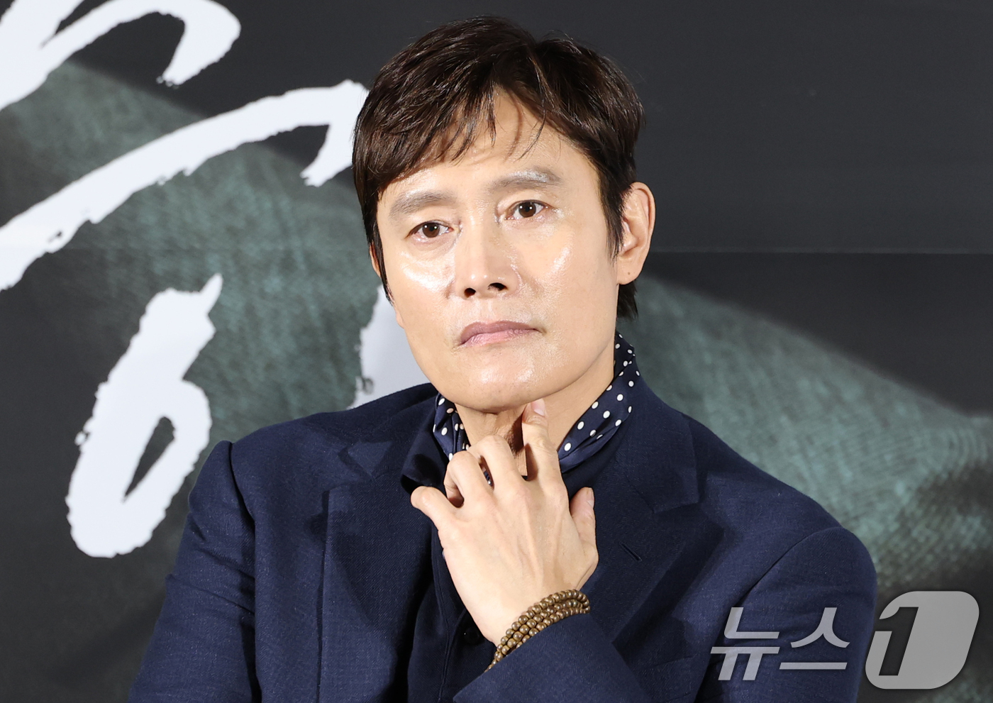 (서울=뉴스1) 권현진 기자 = 배우 이병헌이 7일 서울 용산구 CGV용산아이파크몰에서 열린 영화 '승부‘(감독 김형주) 제작보고회에 참석해 생각에 잠겨 있다.'승부'는 대한민국 …