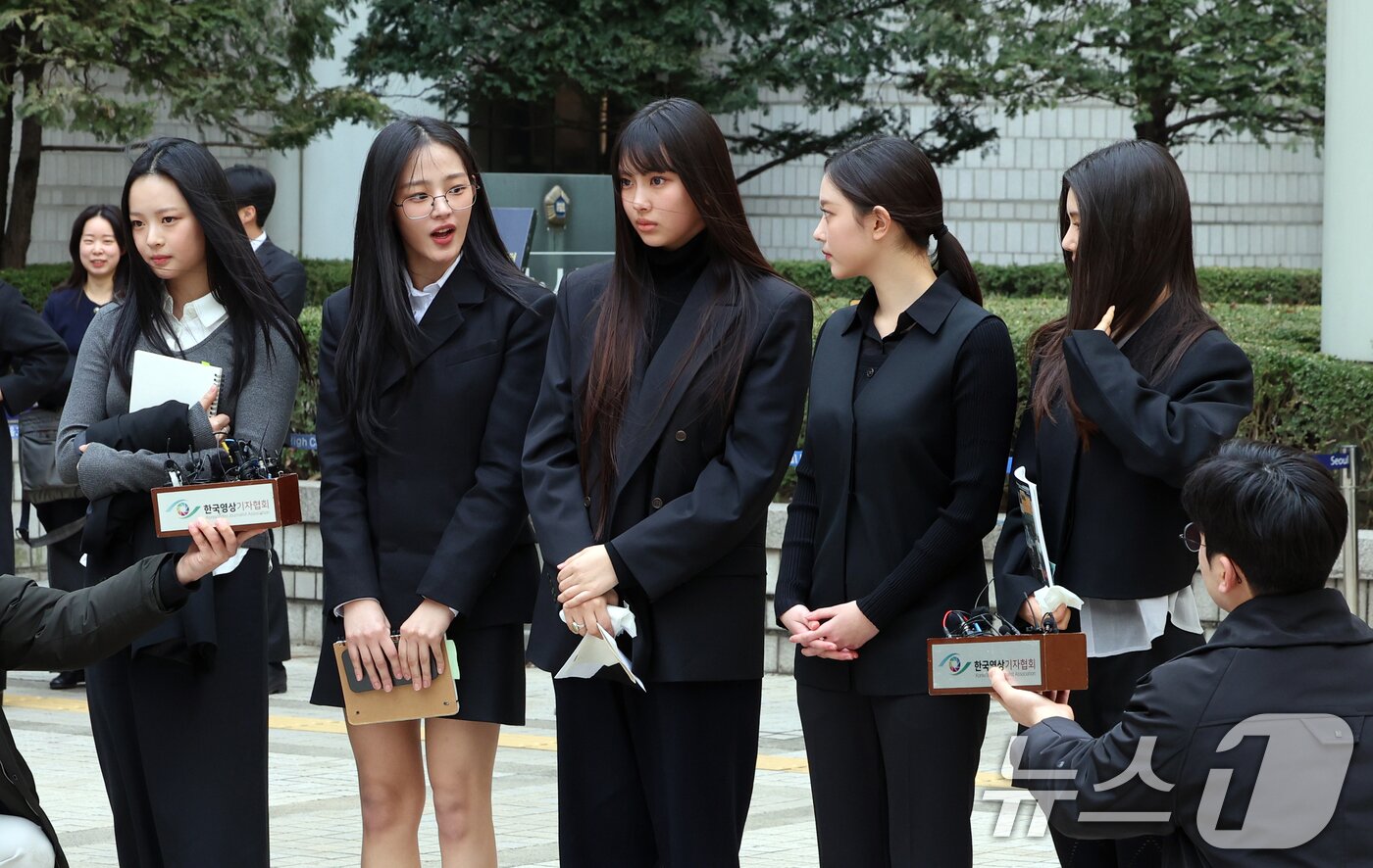 본문 이미지 - 그룹 뉴진스&#40;왼쪽부터 하니, 민지, 혜인, 해린, 다니엘&#41; ⓒ News1 황기선 기자