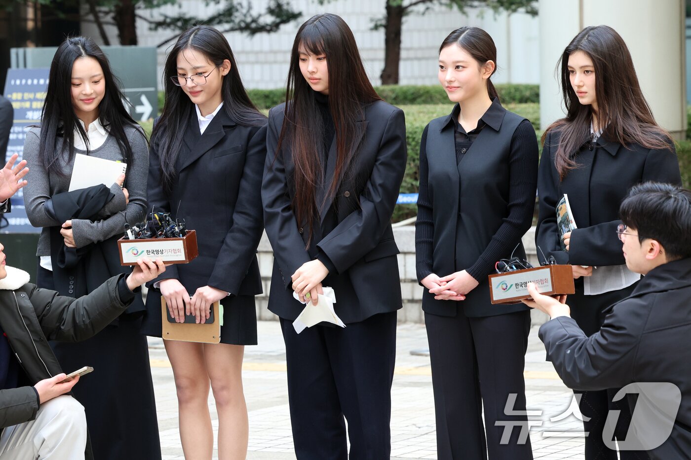 본문 이미지 - 그룹 뉴진스&#40;왼쪽부터 하니, 민지, 혜인, 해린, 다니엘&#41; /뉴스1 ⓒ News1 황기선 기자