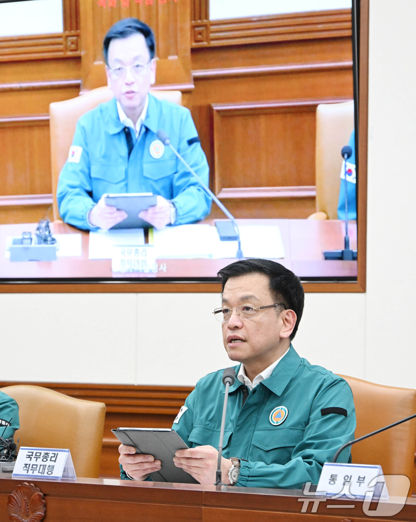 (서울=뉴스1) = 최상목 대통령 권한대행 부총리 겸 기획재정부 장관이 7일 서울 종로구 정부서울청사에서 열린 '제20차 국가테러대책위원회'를 주재하고 있다. (기획재정부 제공. …