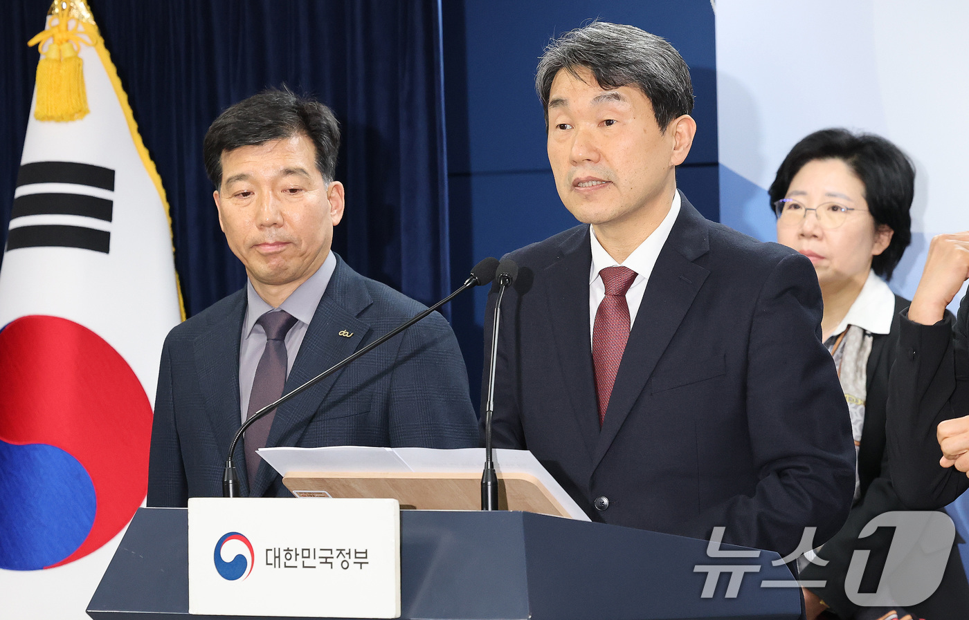 (서울=뉴스1) 임세영 기자 = 이주호 사회부총리 겸 교육부 장관이 7일 서울 종로구 정부서울청사에서 학생 복귀 및 의대교육 정상화 관련 브리핑을 하고 있다.  2025.3.7/뉴 …