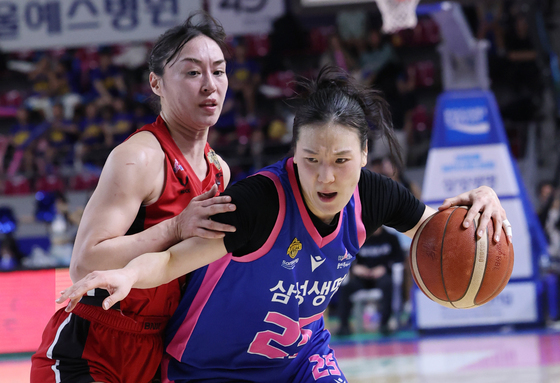 여자농구 삼성생명 배혜윤·김단비, 코트 떠난다…현역 은퇴 선언