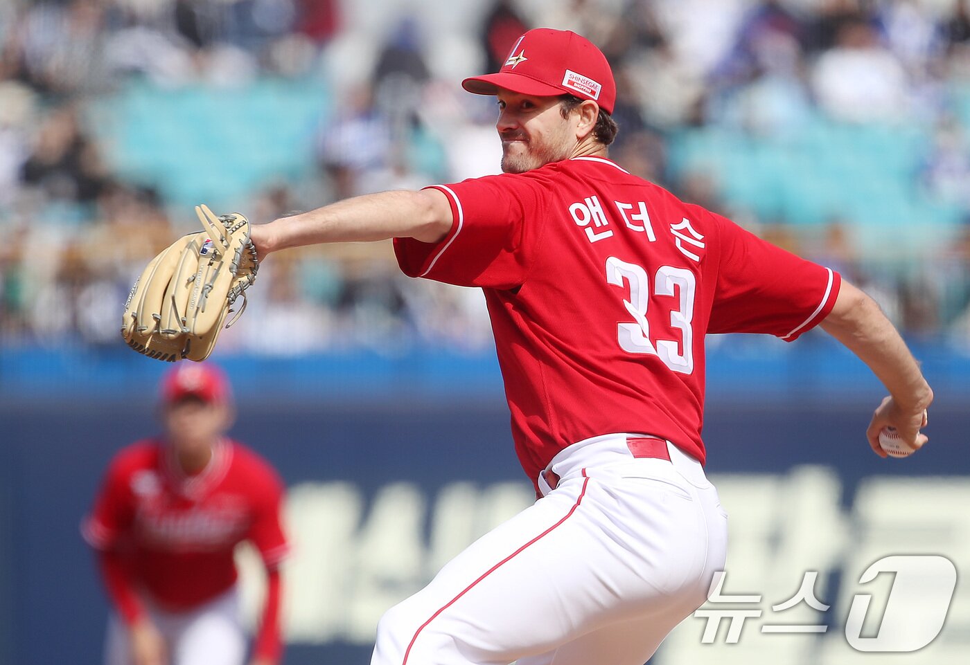 본문 이미지 - 8일 오후 대구 삼성라이온즈파크에서 열린 프로야구 &#39;2025 신한 SOL 뱅크 KBO 리그&#39; SSG 랜더스와 삼성 라이온즈의 시범경기, 1회말 SSG 선발 앤더슨이 역투하고 있다. 2025.3.8/뉴스1 ⓒ News1 공정식 기자
