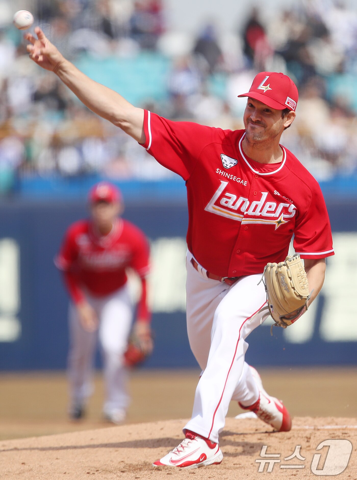 본문 이미지 - 8일 오후 대구 삼성라이온즈파크에서 열린 프로야구 &#39;2025 신한 SOL 뱅크 KBO 리그&#39; SSG 랜더스와 삼성 라이온즈의 시범경기, 1회말 SSG 선발 앤더슨이 역투하고 있다. 2025.3.8/뉴스1 ⓒ News1 공정식 기자