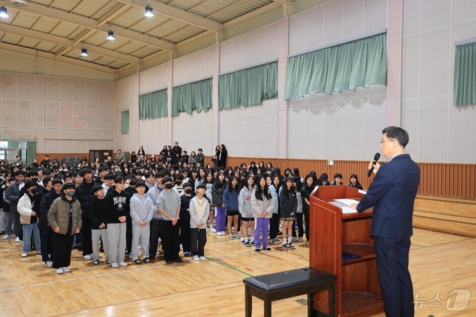 본문 이미지 - 남여공학으로 전환하고 교명을 변경한 희양중 첫 입학식(전남교육청 제공, 재판매 및 DB 금지)