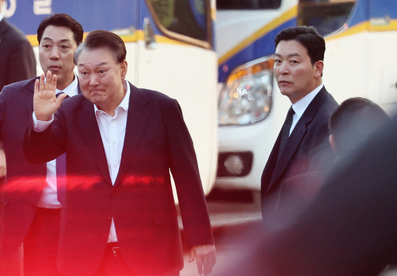 김성훈 前경호차장 '체포 방해' 실형…'尹호위무사' 자처하다 법정구속
