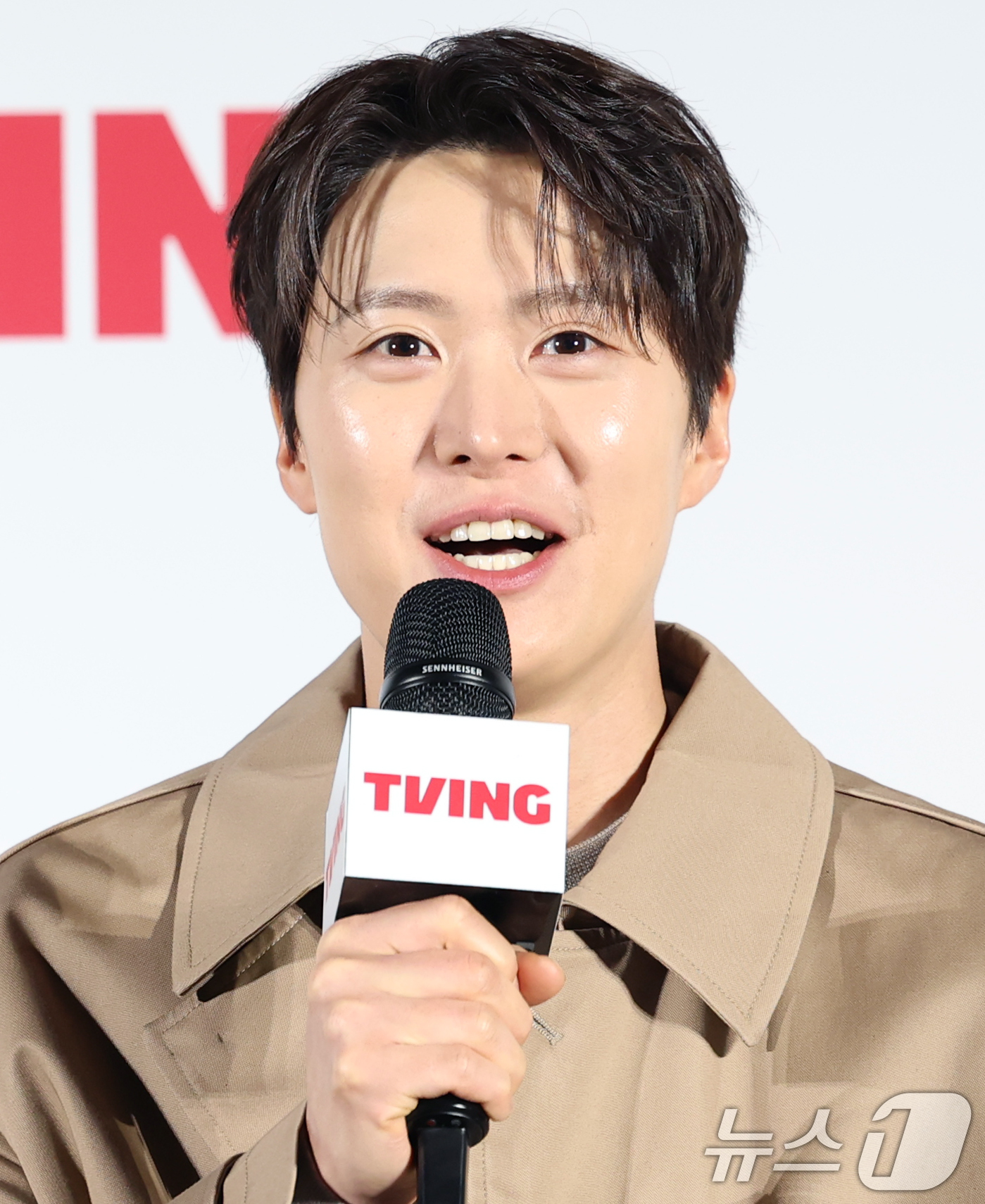 (서울=뉴스1) 권현진 기자 = 배우 공명이  1일 오전 서울 용산구 CGV 용산점에서 열린 티빙 오리지널 시리즈 '내가 죽기 일주일 전' 제작발표회에 참석해 인사말을 하고 있다. …