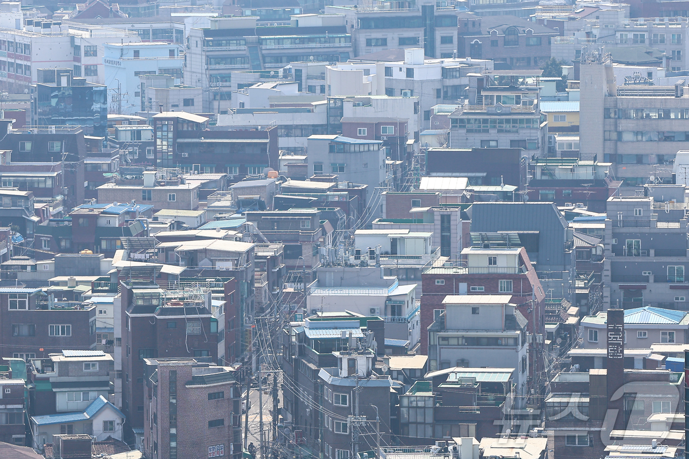 (서울=뉴스1) 김도우 기자 = 전국 신규 전월세 거래에서 월세가 차지하는 비중이 최초로 60%를 넘어섰다.국토교통부의 2월 주택통계를 보면 올해 1~2월 전국 월세 신규 거래 중 …