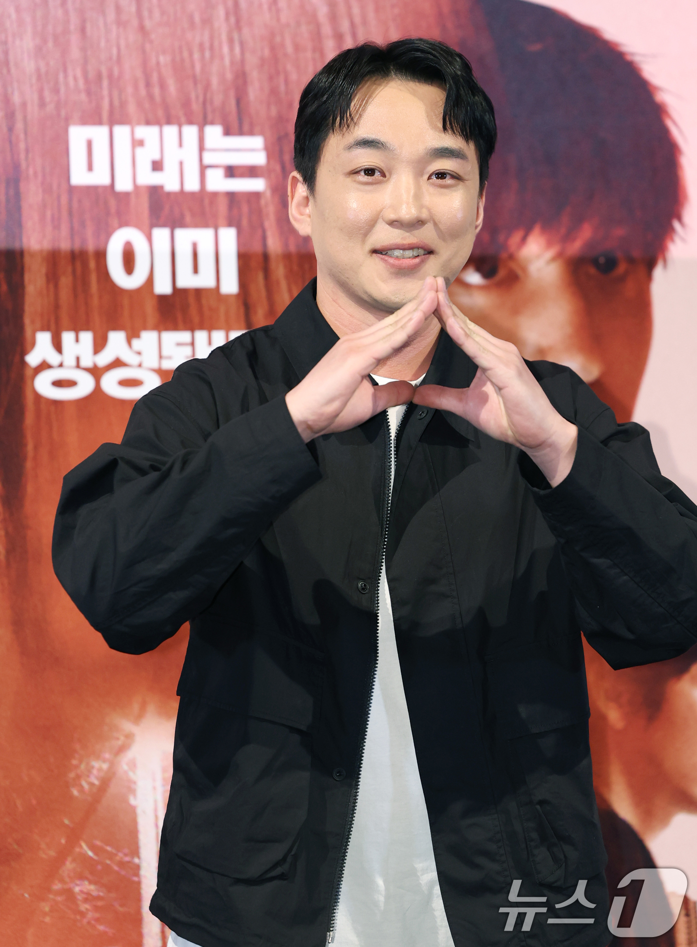 (서울=뉴스1) 권현진 기자 = 배우 오희준이 1일 오후 서울 용산구 CGV용산아이파크몰에서 열린 영화 '귀신들' 언론 시사회에서 포즈를 취하고 있다.'귀신들'은 가까운 미래, 대 …