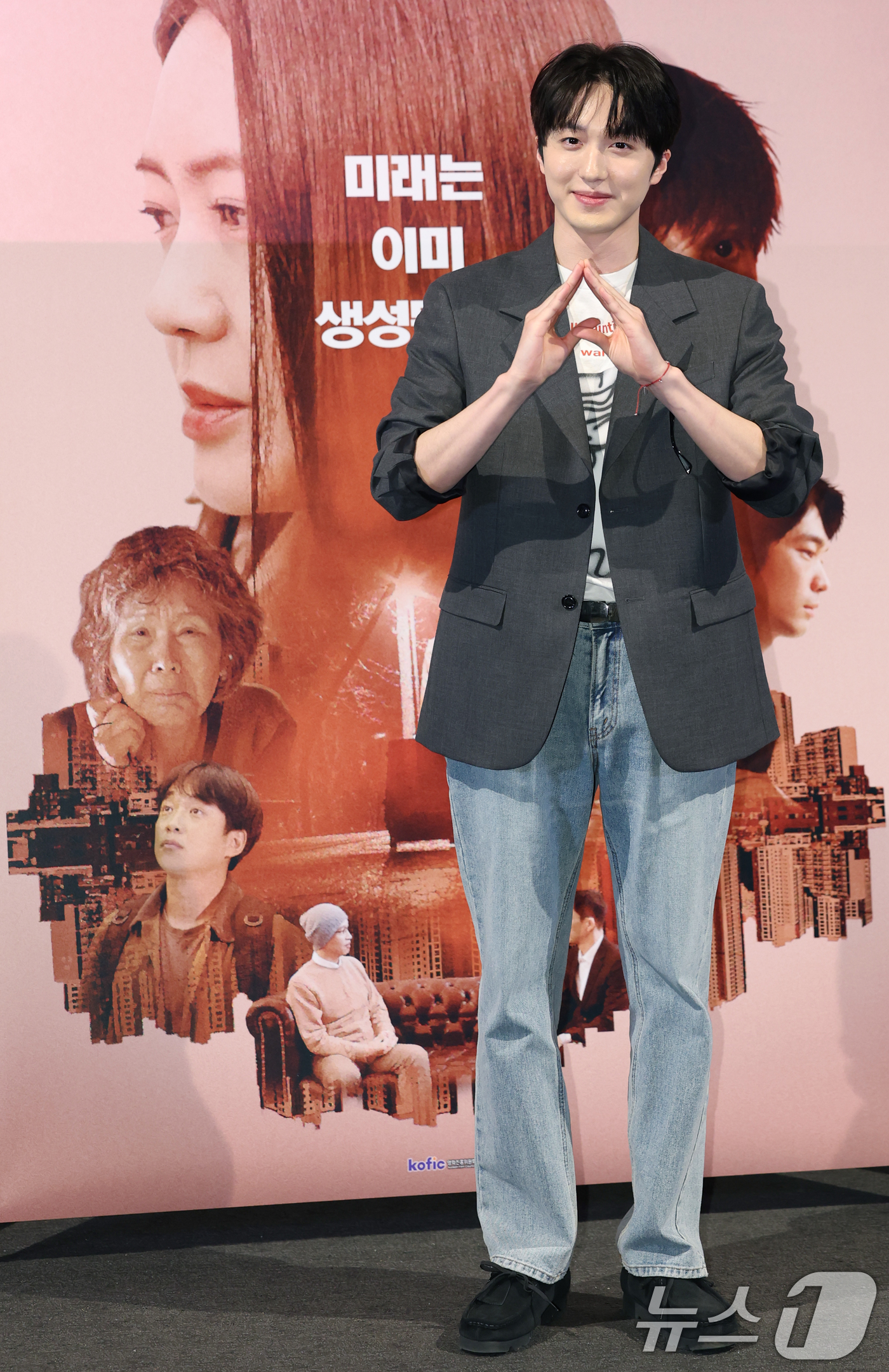 (서울=뉴스1) 권현진 기자 = 배우 강찬희가 1일 오후 서울 용산구 CGV용산아이파크몰에서 열린 영화 '귀신들' 언론 시사회에서 포즈를 취하고 있다.'귀신들'은 가까운 미래, 대 …