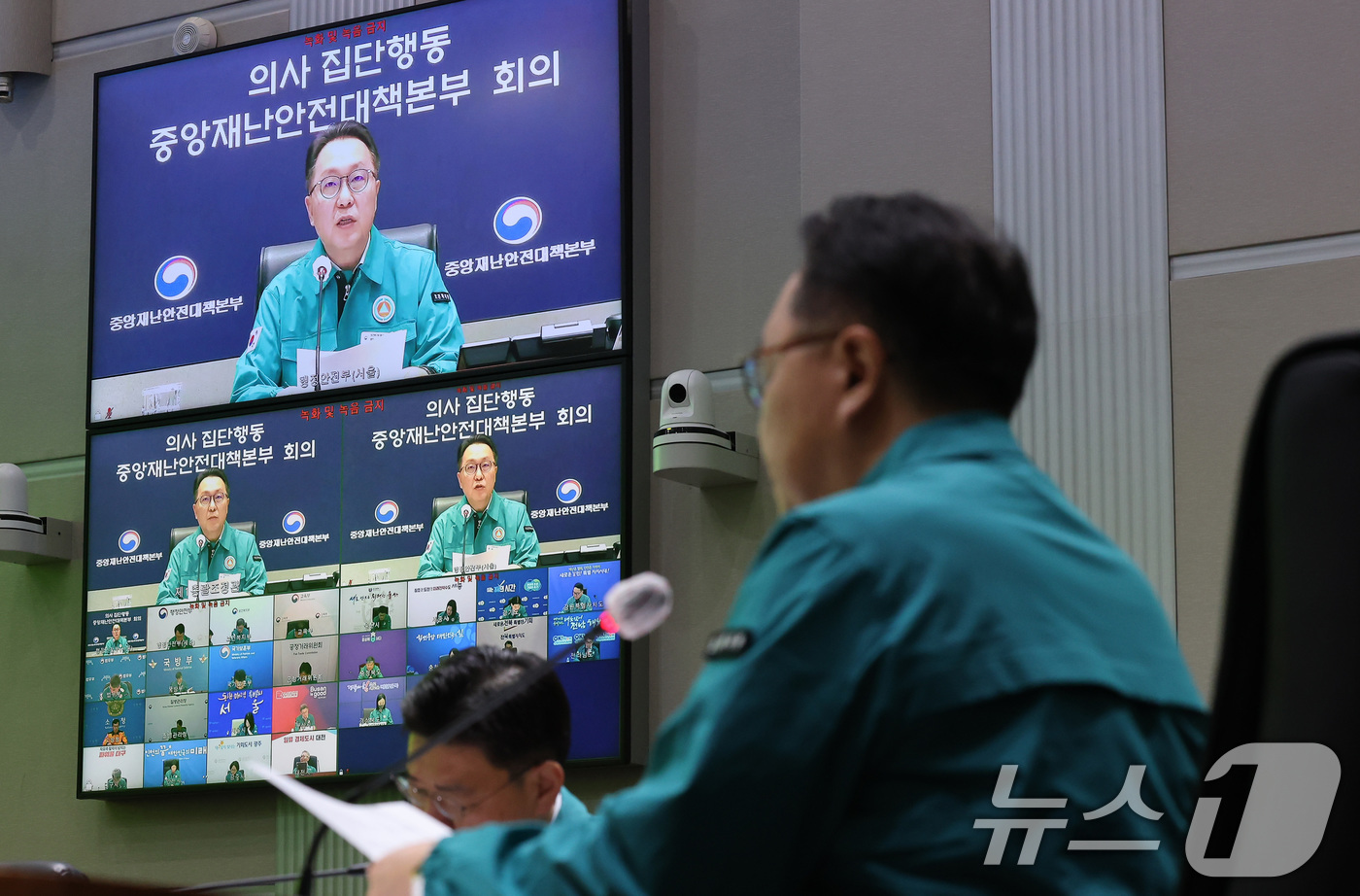 (서울=뉴스1) 임세영 기자 = 박민수 중앙재난안전대책본부 제1총괄조정관(보건복지부 제2차관)이 10일 오전 서울 종로구 정부서울청사에서 열린 의사 집단행동 중앙재난안전대책본부 회 …