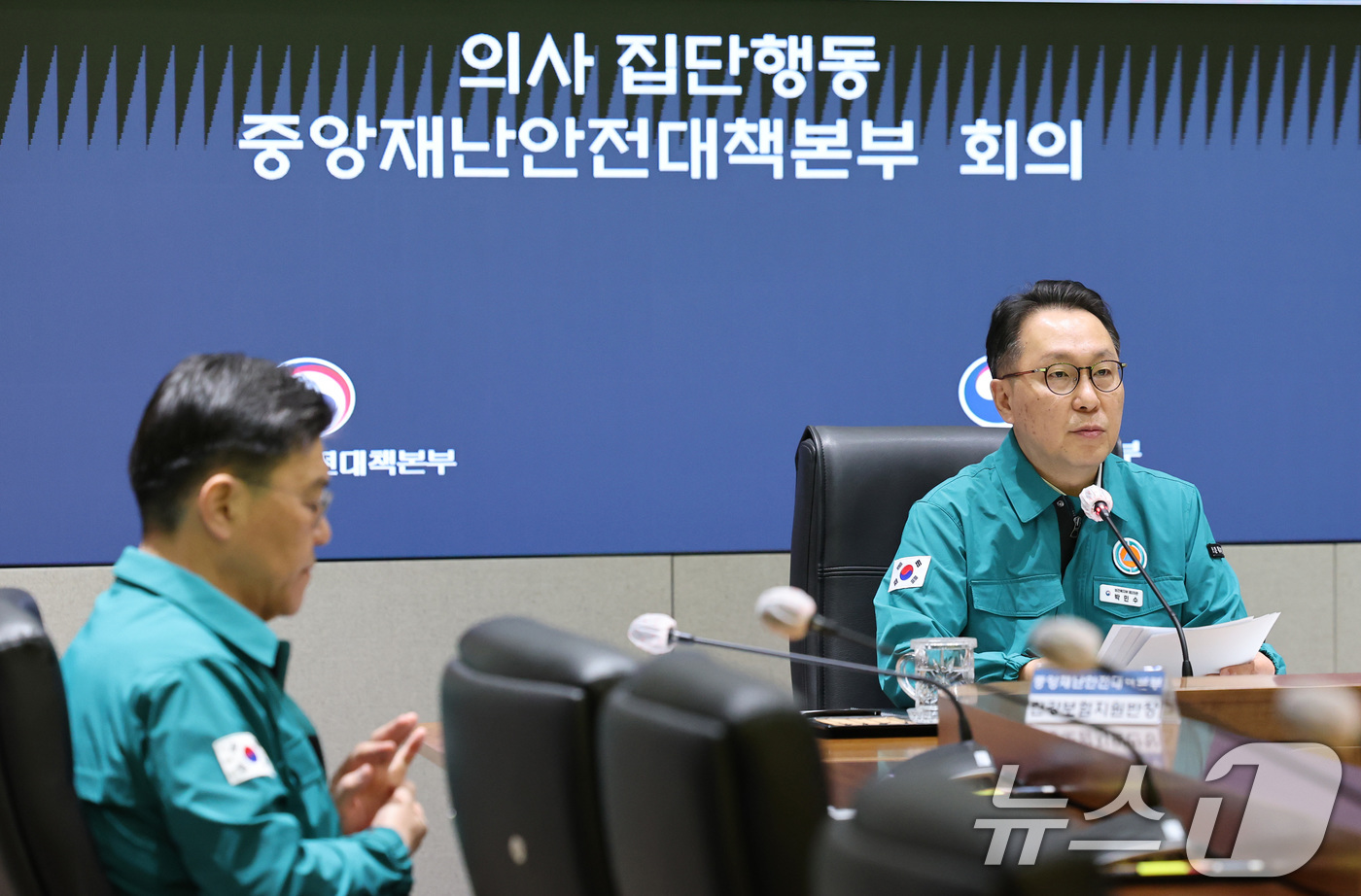 (서울=뉴스1) 임세영 기자 = 박민수 중앙재난안전대책본부 제1총괄조정관(보건복지부 제2차관)이 10일 오전 서울 종로구 정부서울청사에서 열린 의사 집단행동 중앙재난안전대책본부 회 …