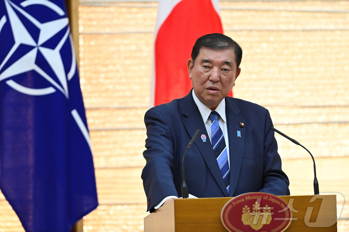 (도쿄 로이터=뉴스1) 우동명 기자 = 이시바 시게루 일본 총리가 9일(현지시간) 도쿄 총리 관저에서 마르크 뤼터 나토 사무총장과 회담을 마친 뒤 기자회견을 하고 있다. 2025. …