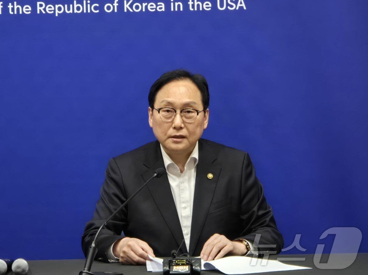 본문 이미지 - 정인교 산업통상자원부 통상교섭본부장이 9일(현지시간) 미국 워싱턴DC 주미한국대사관에서 기자간담회를 하고 있다. ⓒ News1 류정민 특파원