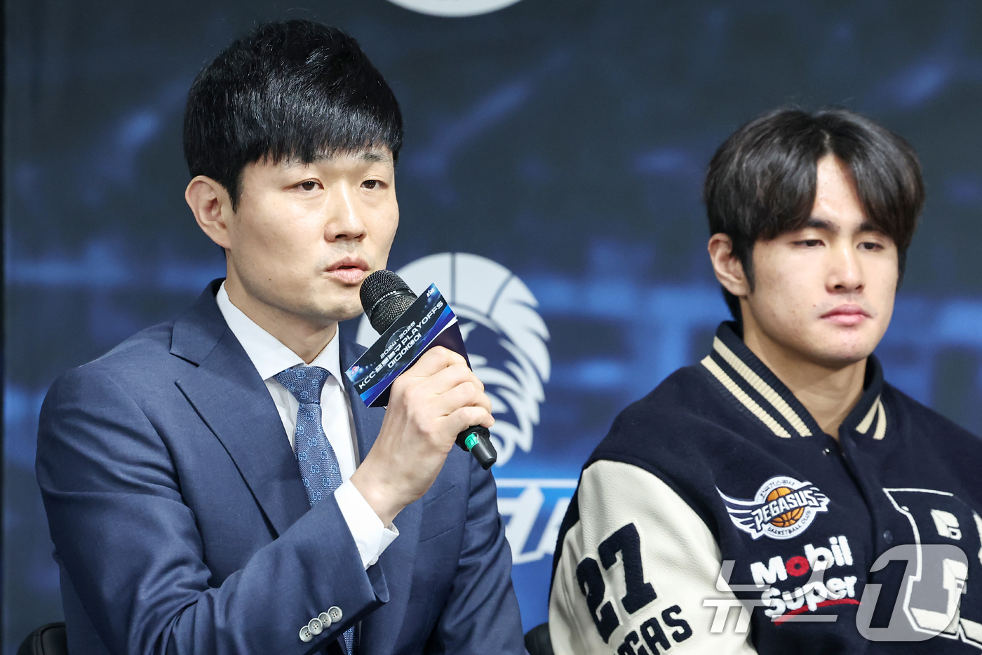 (서울=뉴스1) 민경석 기자 = 강혁 대구 한국가스공사 감독이 10일 오전 서울 강남구 KBL센터에서 열린 '2024-2025 KCC 프로농구 플레이오프 미디어데이'에서 각오를 밝 …