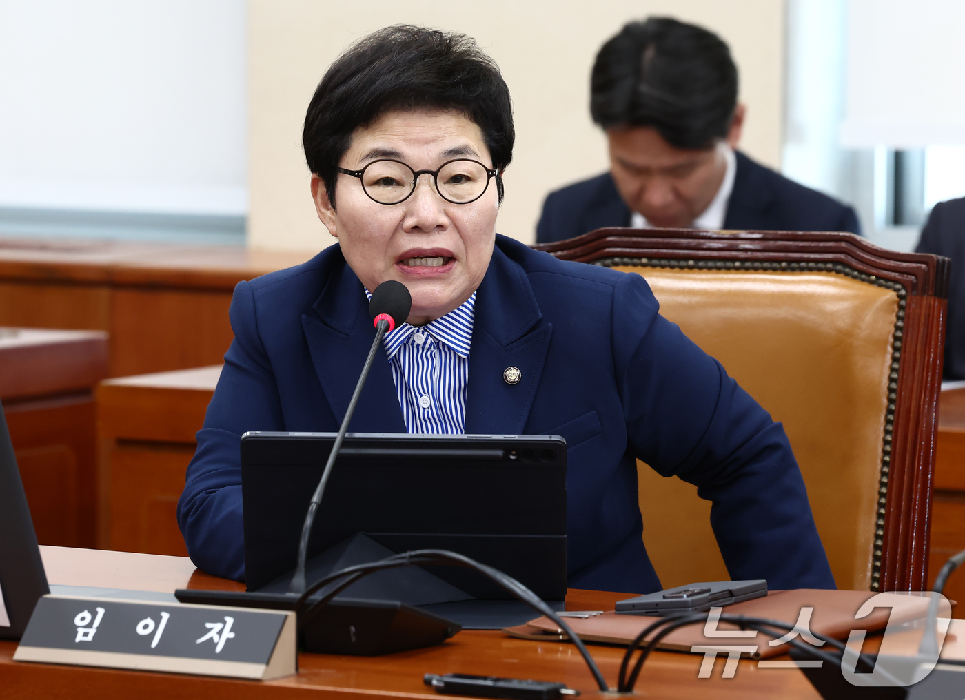 (서울=뉴스1) 김민지 기자 = 임이자 기후위기특별위원회 국민의힘 간사가 10일 오전 서울 여의도 국회에서 열린 기후위기 특별위원회 전체회의에서 인사말을 하고 있다. 2025.4. …