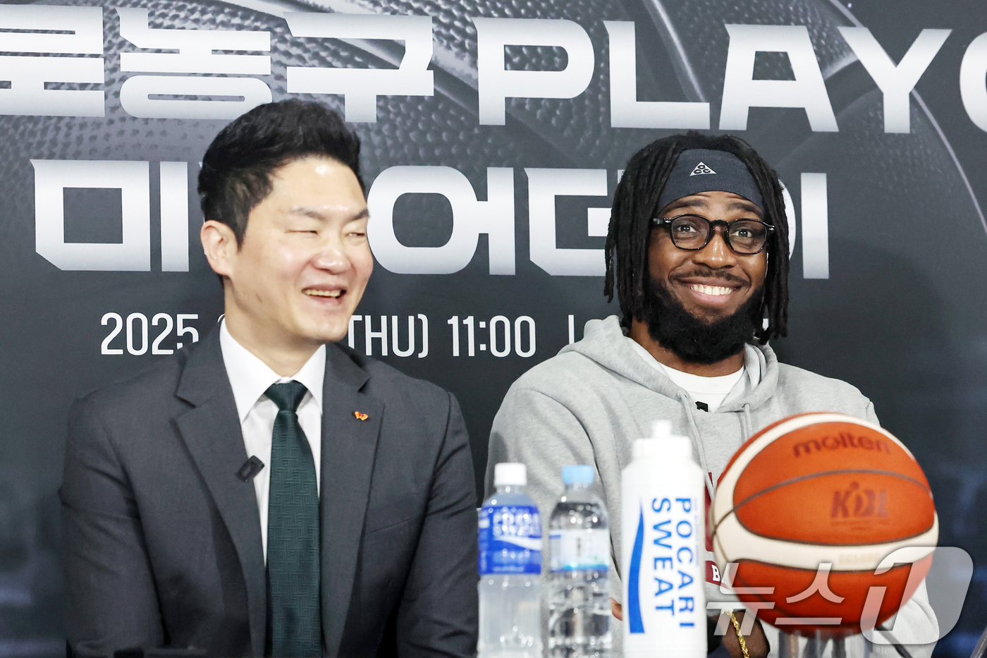 (서울=뉴스1) 민경석 기자 = 서울 SK 자밀 워니가 10일 오전 서울 강남구 KBL센터에서 열린 '2024-2025 KCC 프로농구 플레이오프 미디어데이'에서 은퇴 시기와 관련 …