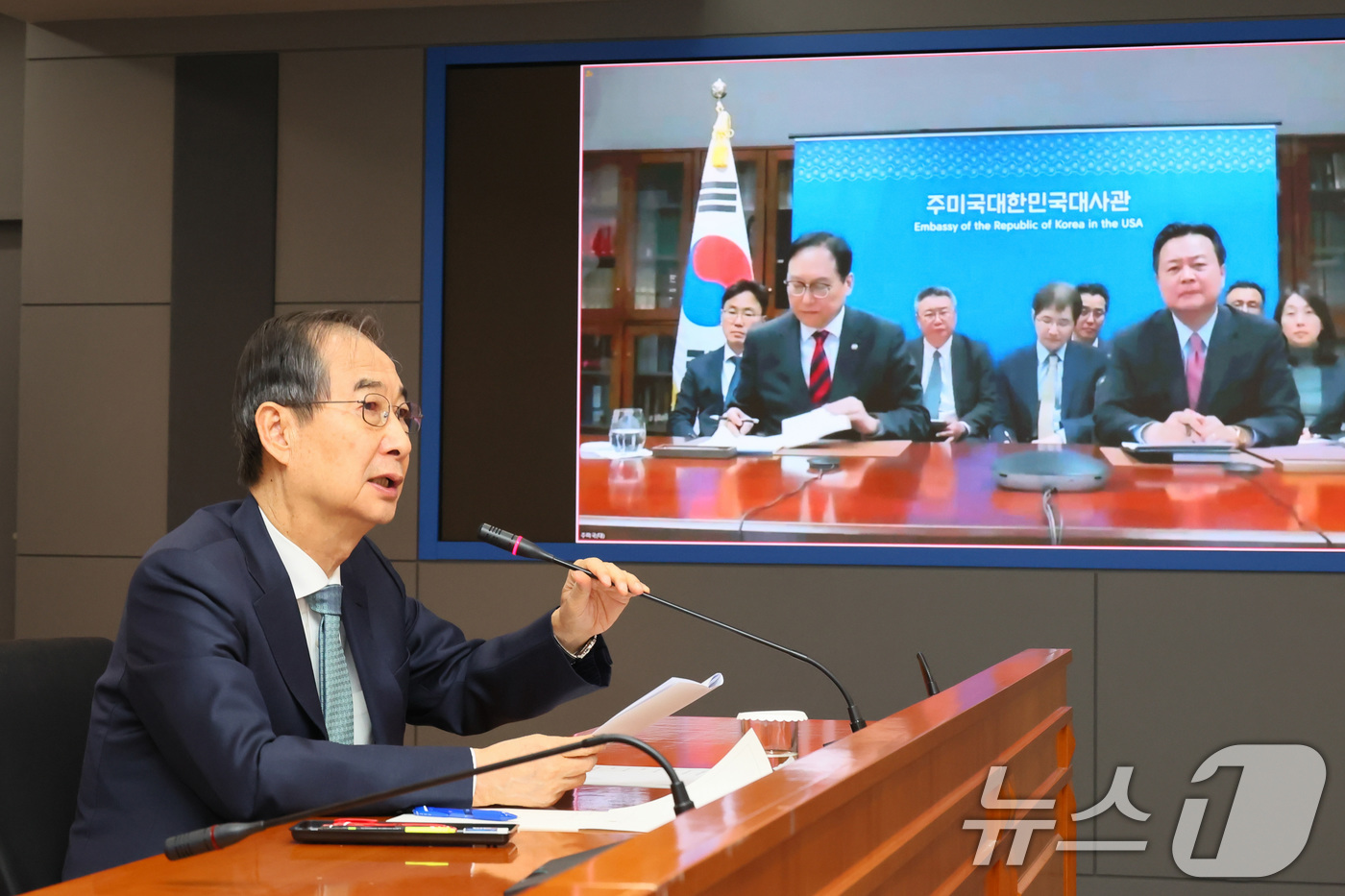 (서울=뉴스1) 임세영 기자 = 한덕수 대통령 권한대행 국무총리가 10일 정부서울청사에서 미국 상호관세 조치 협상을 위해 미국으로 급파한 정인교 산업통상자원부 통상교섭본부장, 조현 …