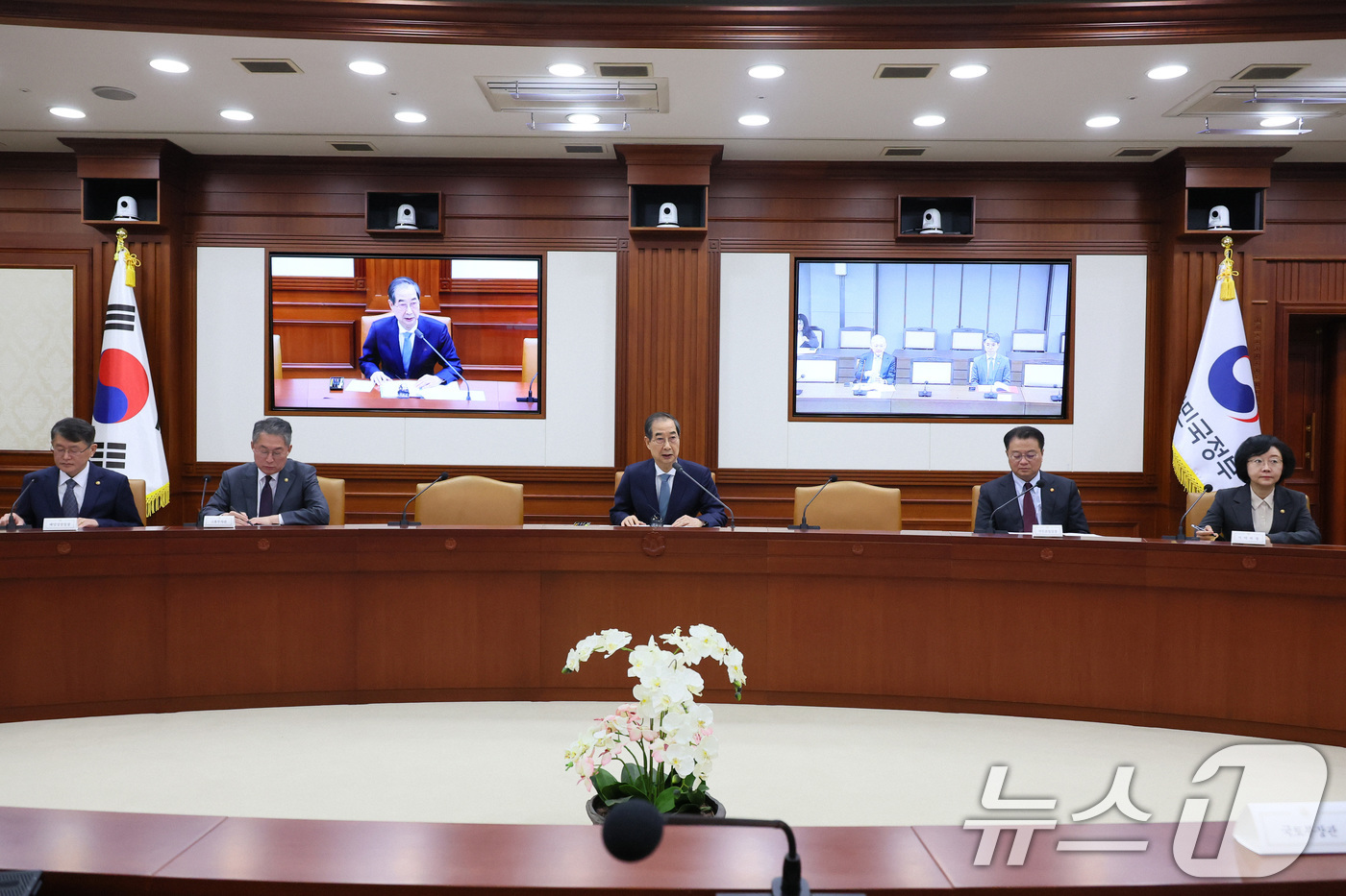 (서울=뉴스1) 임세영 기자 = 한덕수 대통령 권한대행 국무총리가 10일 서울 종로구 정부서울청사에서 열신 국정현안관계장관회의에서 발언을 하고 있다. (총리실 제공, 재판매 및 D …