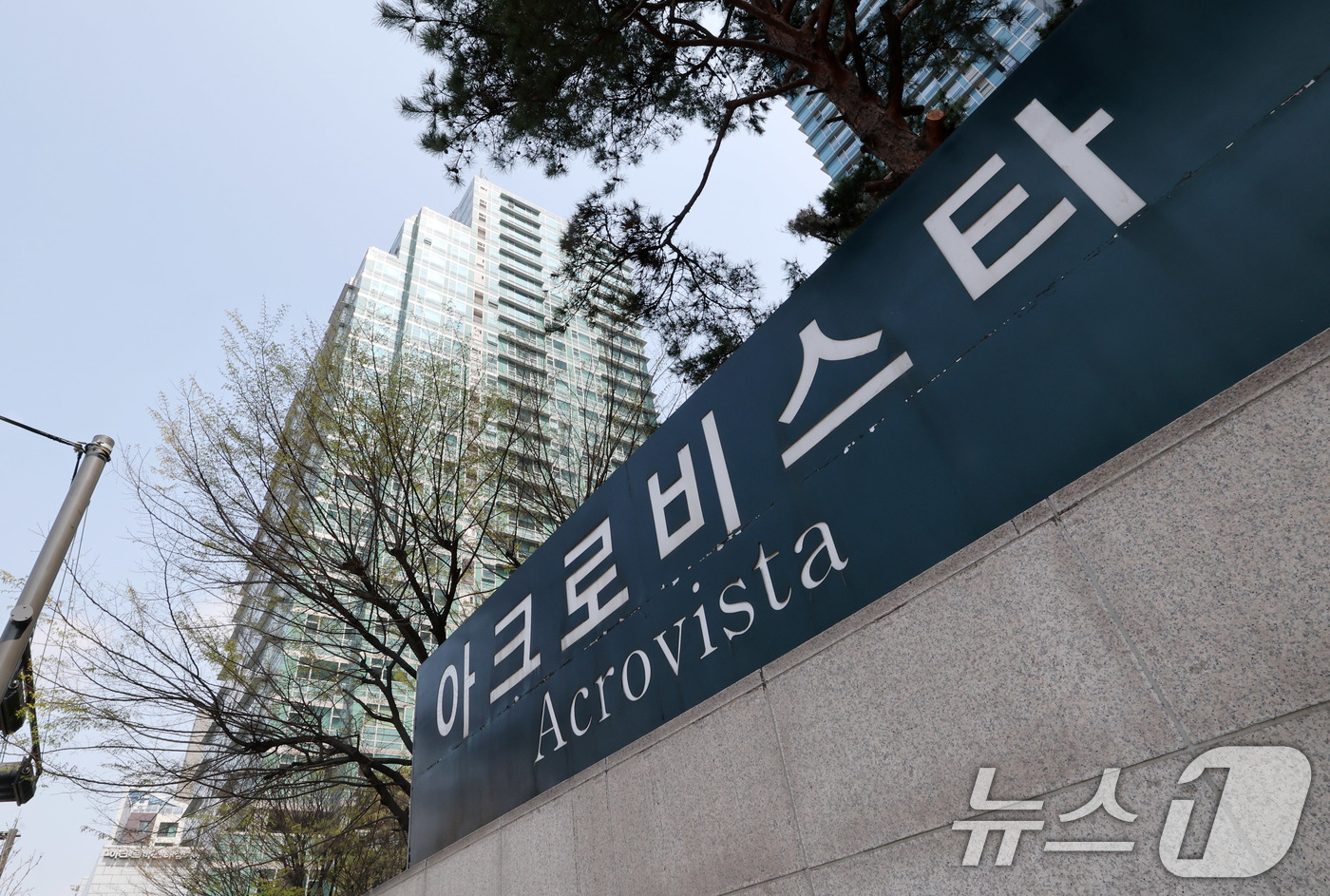 (서울=뉴스1) 박세연 기자 = 윤석열 전 대통령이 이르면 11일 한남동 관저를 떠나 서초동 사저로 옮길 것으로 보인다.10일 대통령실 관계자에 따르면 윤 전 대통령이 이번주는 넘 …