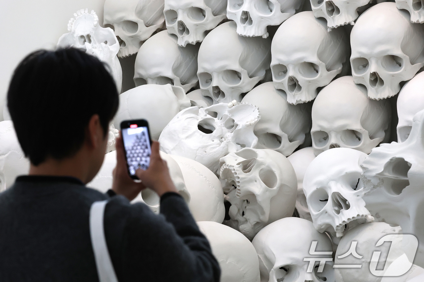 (서울=뉴스1) 임세영 기자 = 10일 서울 종로구 삼청로 국립현대미술관 서울에서 열린 현대 조각의 세계적 거장 '론 뮤익' 개인전 언론공개회에 작품들이 전시되어 있다.국립현대미술 …