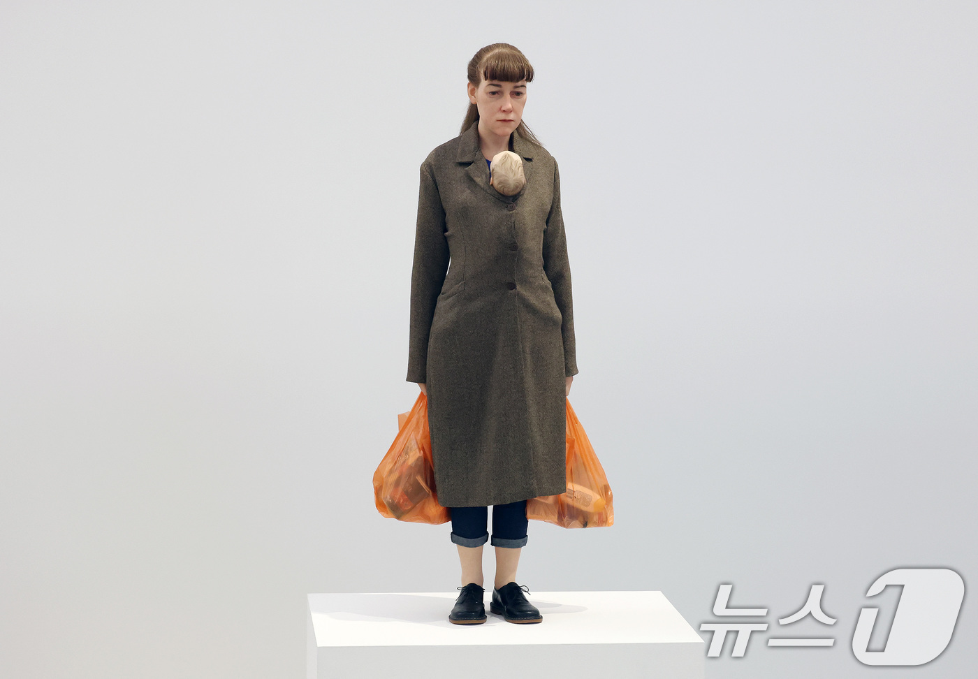 (서울=뉴스1) 임세영 기자 = 10일 서울 종로구 삼청로 국립현대미술관 서울에서 열린 현대 조각의 세계적 거장 '론 뮤익' 개인전 언론공개회에 작품들이 전시되어 있다.국립현대미술 …