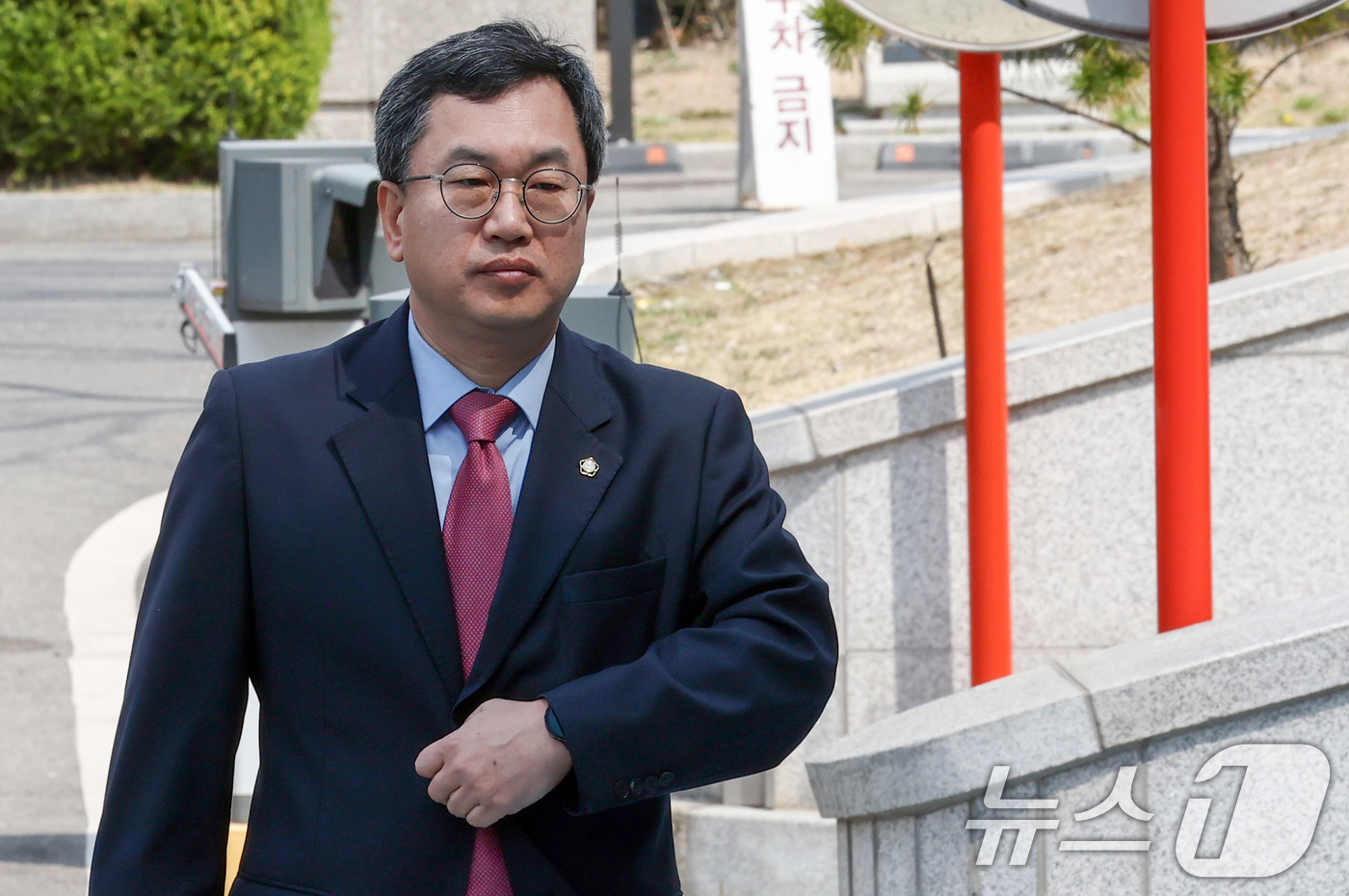 (서울=뉴스1) 오대일 기자 = 10일 오후 서울 종로구 헌법재판소에서 열린 박성재 법무부 장관 탄핵심판 선고기일에 박성재 장관 법률대리인인 김재훈 변호사가 출석하고 있다. (공동 …