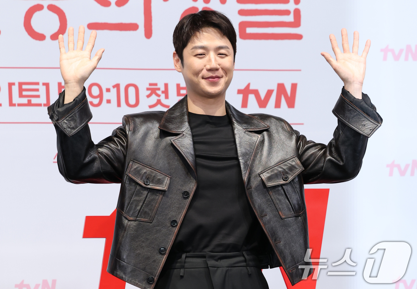 (서울=뉴스1) 권현진 기자 = 배우 정준원이 10일 서울 구로구 라마다서울신도림호텔에서 열린 tvN 새 토일드라마 '언제가는 슬기로울 전공의생활' 제작발표회에서 포즈를 취하고 있 …